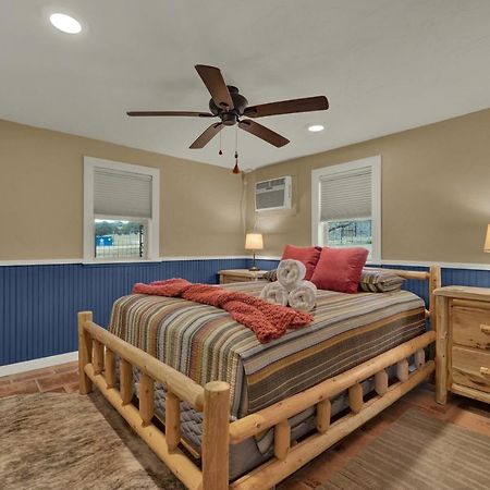 Ohana Ranch Cabin - 12 Minutes To Historic Main St Fredericksburg Exterior foto