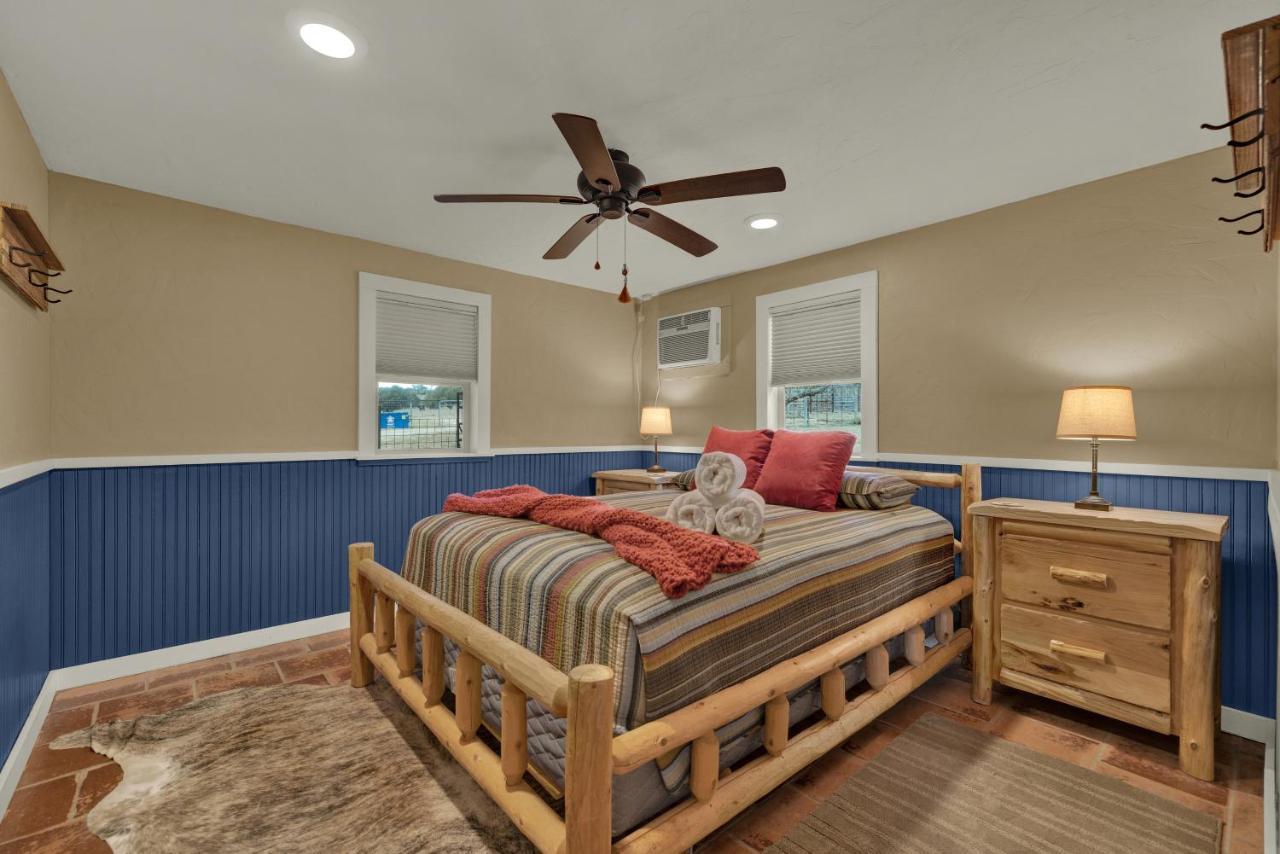 Ohana Ranch Cabin - 12 Minutes To Historic Main St Fredericksburg Exterior foto